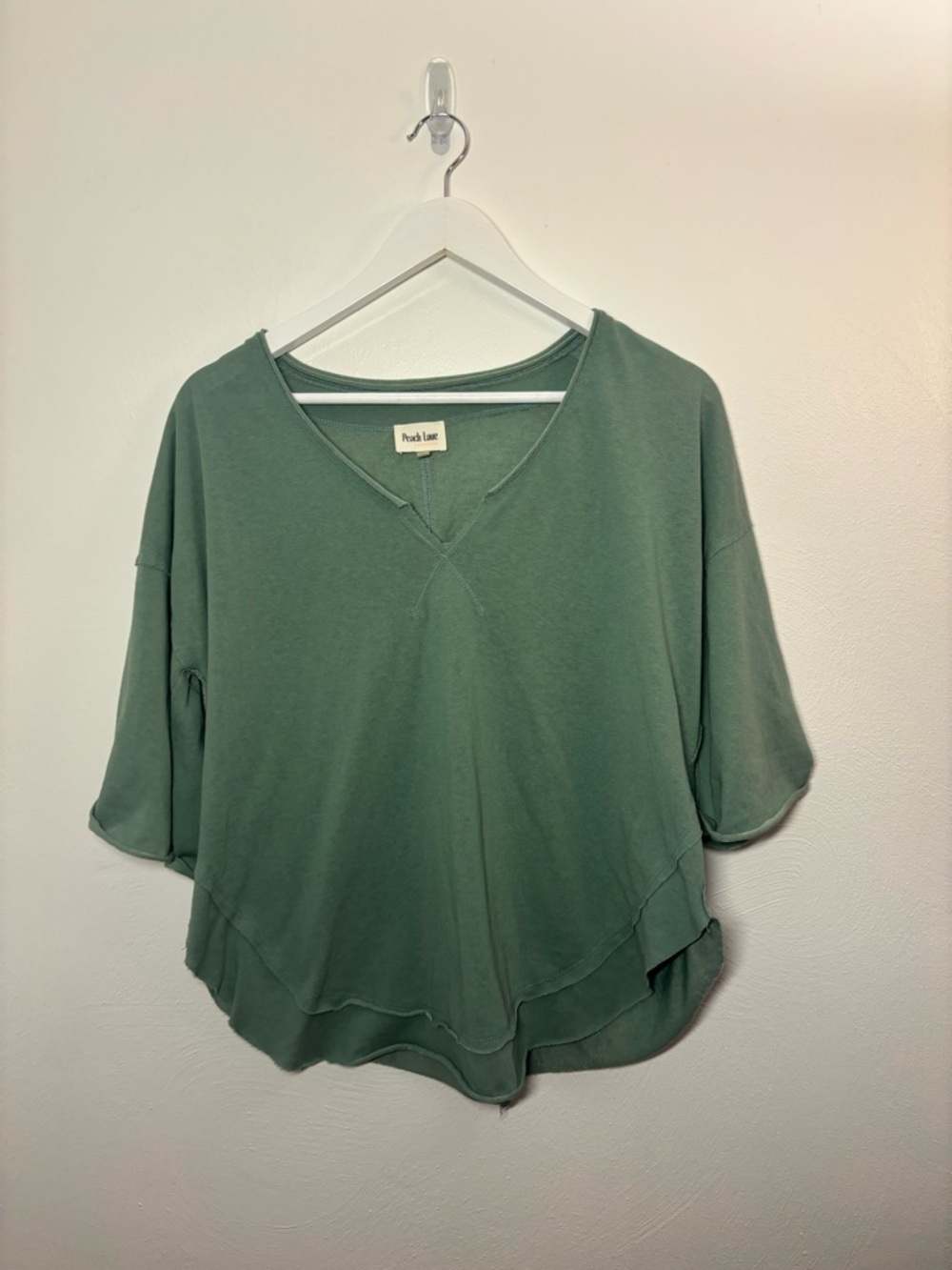 Peach Love California Green V-Neck Relaxed Women's Top Size Medium
